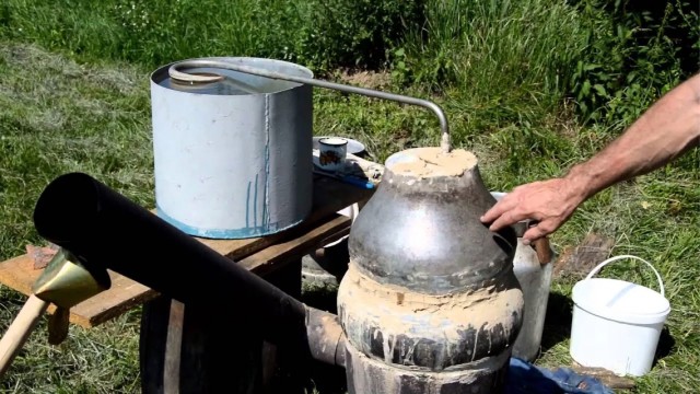 Россиянам хотят разрешить покупать самогонные аппараты только по паспорту. Владельцев уже проданных могут обязать регистрировать