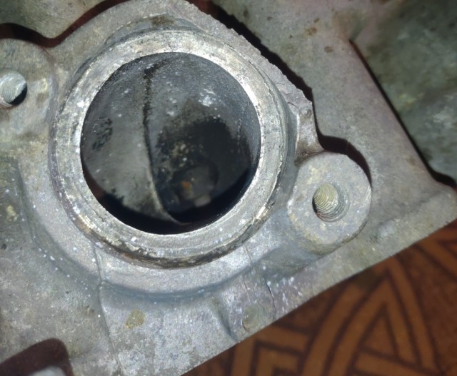 Вытаскиваем обломок болта