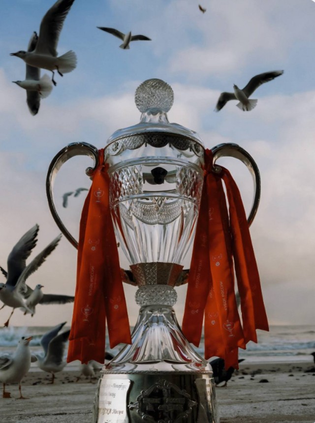 Грустные новости для финалистов Кубка России по футболу. Трофей лопнул при производстве