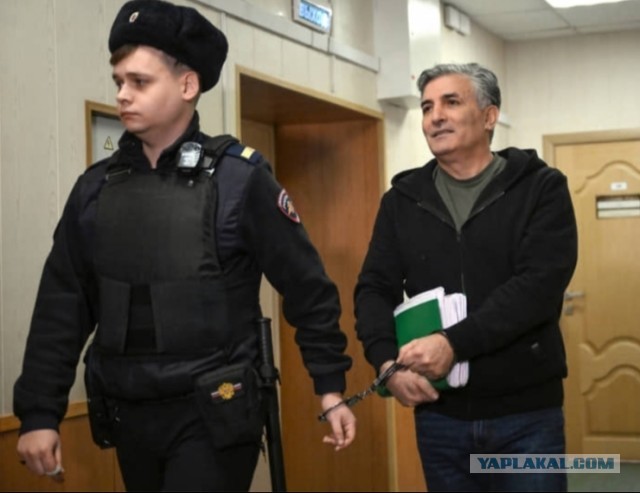 Выяснилось кто будет защищать Мадуро в суде