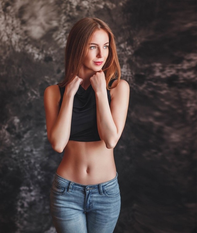 Симпатичные девушки.