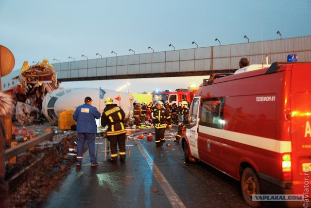 Во Внуково разбился пассажирский самолет Ту-204