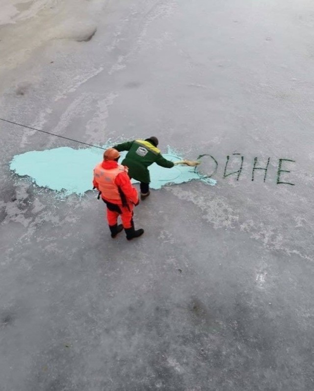 В Петербурге хотели задержать лёд, но в итоге ограничились его денацификацией