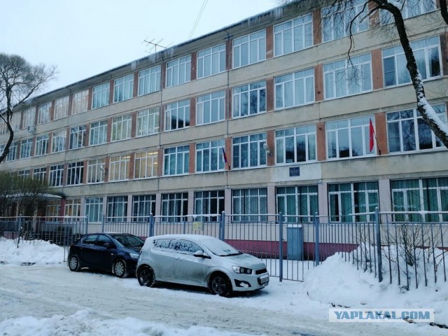 В питерскую школу на урок к учителю труда за слова "Я горжусь своим украинским происхождением" пришла полиция с автоматами