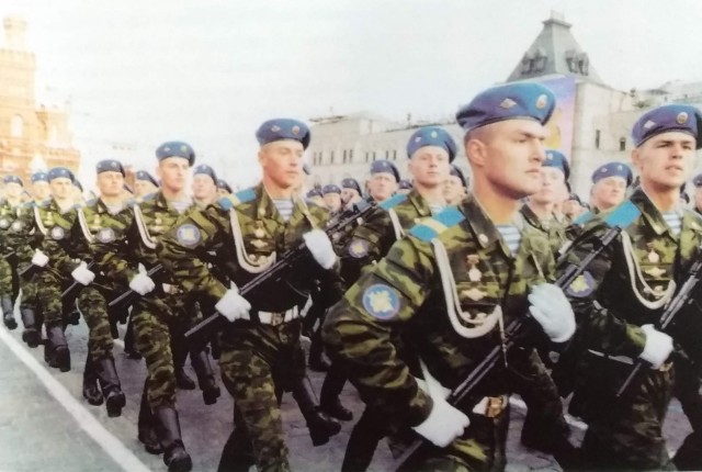 А раскажите, кто участвовал в Параде Победы?