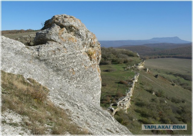 Крым. Бакла. Пещерный город.