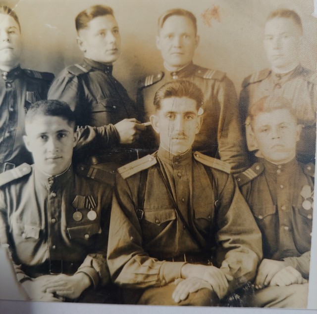 А давайте свой Бессмертный Полк сделаем? Я начинаю. Все таки канун Дня Победы