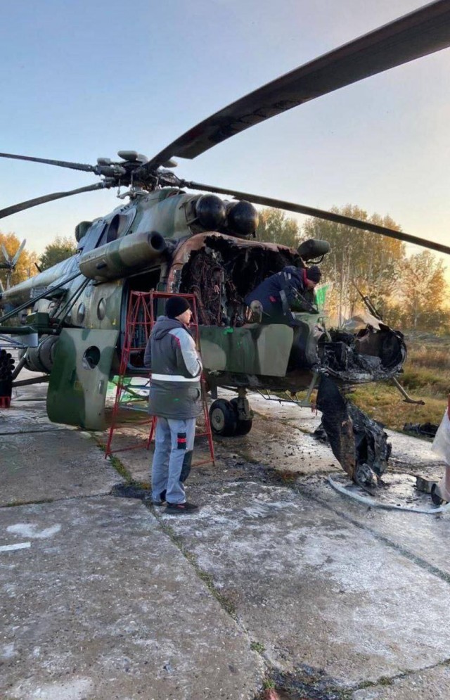 В Омске двое школьников сожгли вертолёт на местной авиабазе