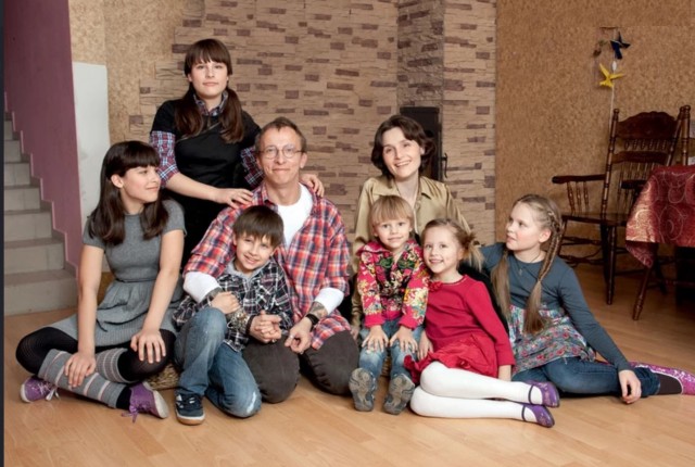 В РПЦ назвали «дьявольским искушением» ситуацию, когда люди отказываются заводить детей из-за отсутствия денег на их содержание