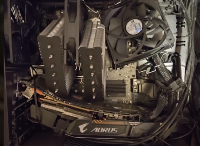 Жена пользователя Reddit выбросила его ПК в окно, но ему бесплатно собрали новый