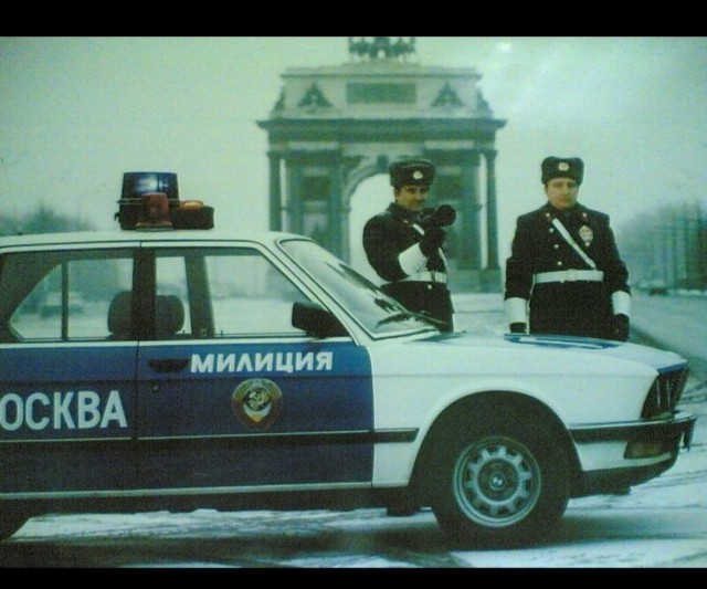 Блогерша показала, на каких машинах ездит полиция Чечни
