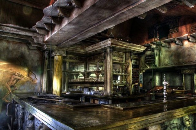 Заброшенный готичный ресторан в Бельгии