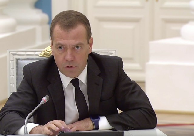 Дмитрий Медведев появился на заседании Совета по стратегическому развитию в часах Swatch за 100 долларов