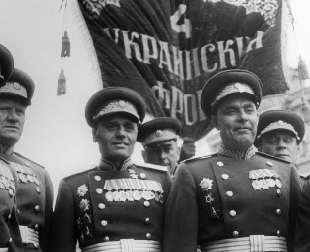 Пост про Ильича посредством светотени