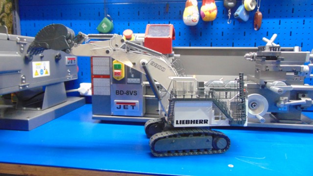 LIEBHERR R9800 Радиоуправляемая дилерская модель экскаватора в 50 масштабе