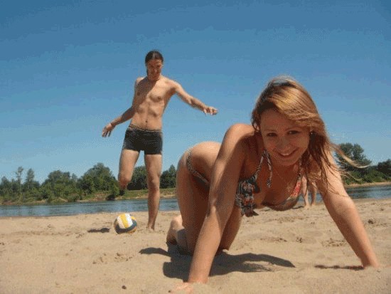 Футболист на пляже
