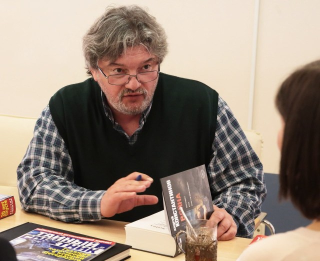 Умер журналист, сценарист «Бандитского Петербурга» и основатель «Фонтанки» Андрей Константинов