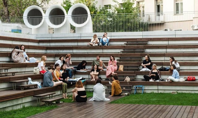 Фестиваль нытья стартовал в Москве — участники должны страдать и жаловаться на жизнь