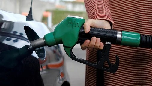 В России подешевел бензин