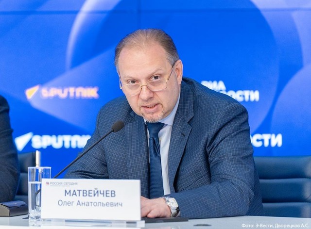 Путин призвал всех россиян объединиться для поднятия демографии