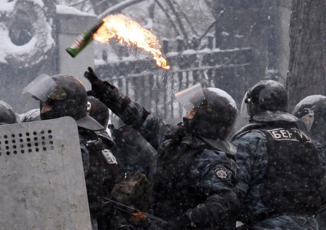 И свет во тьме светит, и тьма не объяла его