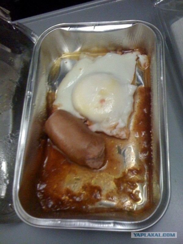 Завтрак в самолете.