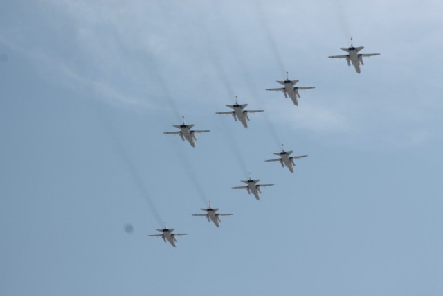 Стальная мощь в воздухе над головой