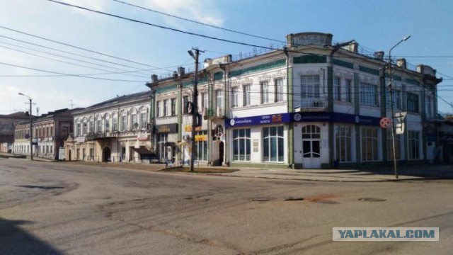 Холивар про "культурный слой" и "закопанные дома".