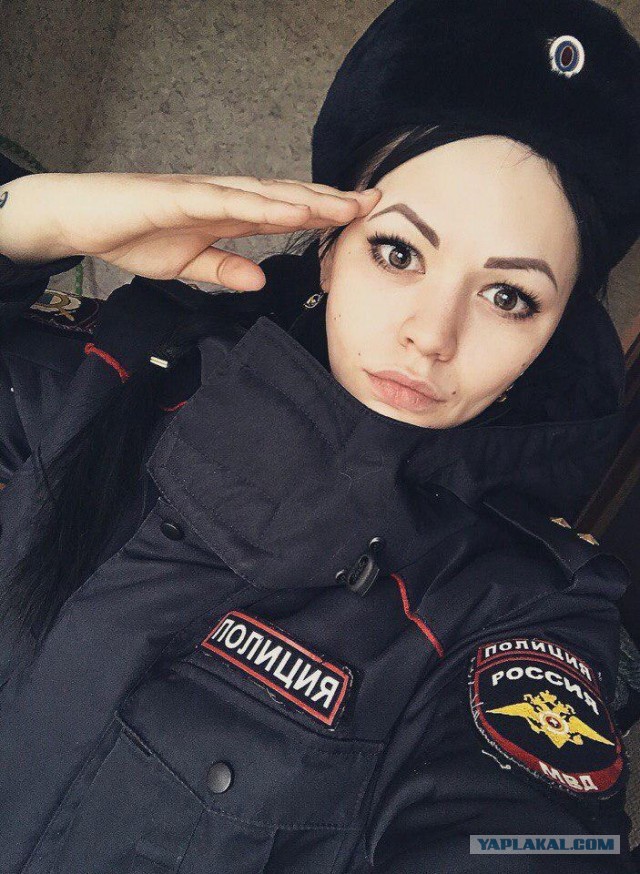 Бухая яжемать из Екатеринбурга ведет пьяный стрим с маленьким ребенком