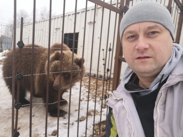 А нечего к клетке соваться, не хомячок там!