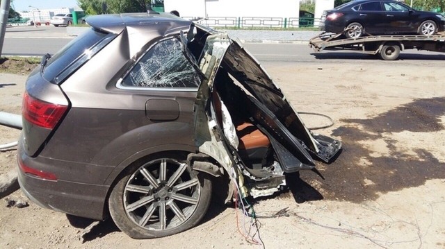 "Ауди" разорвало на части в ДТП в Тамбовской области