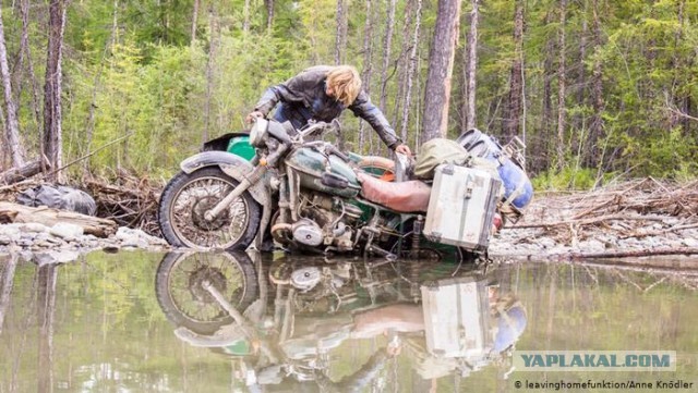 Зачем немцы поехали в Россию на старых мотоциклах "Урал"