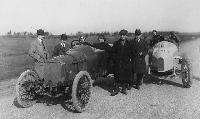 Международная автомобильная выставка в Михайловском манеже. 1913г.