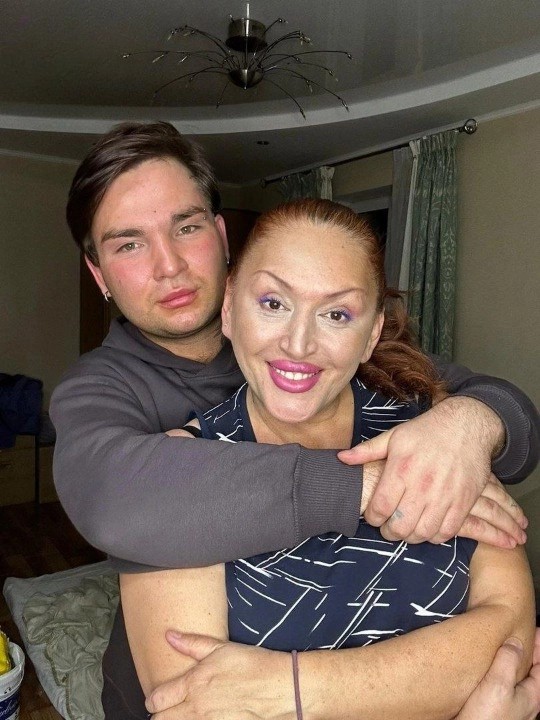 В Татарстане 53-летняя мать вышла замуж за приёмного 22-летнего сына