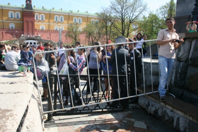 Со слезами на глазах