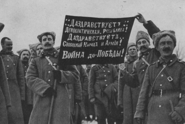 "Ура ! За нашу советскую Родину!" и "Ура! За 200000 рублей!" - это не одно и тоже, как бы буржуи не пытались это прировнять.