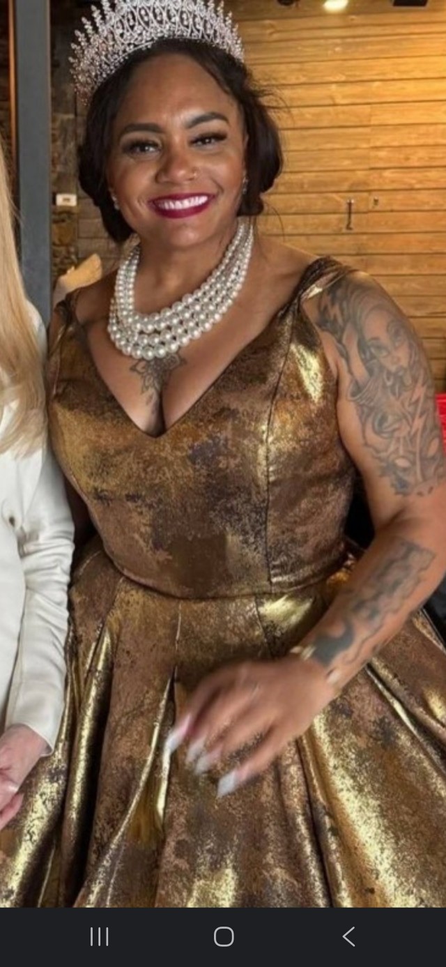 Анджелину Джоли не узнали на новых кадрах из колледжа дочери