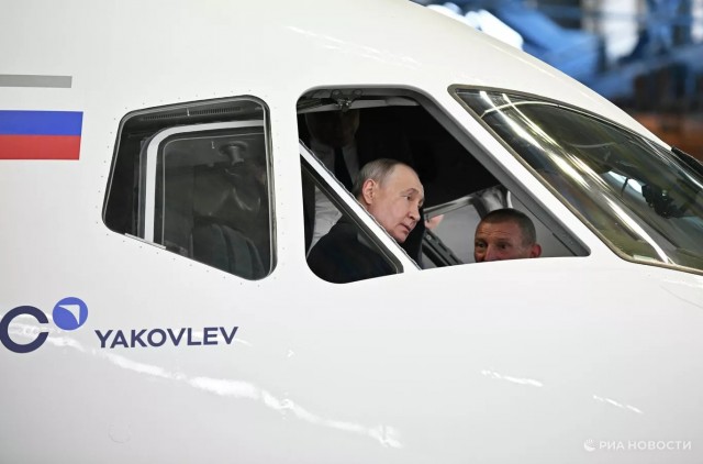 Трети самолётов SSJ-100 в России придётся менять двигатели