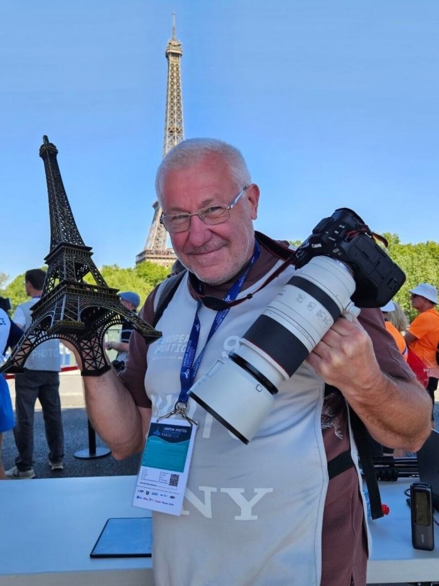 В Париже у фотографа украли технику на миллион