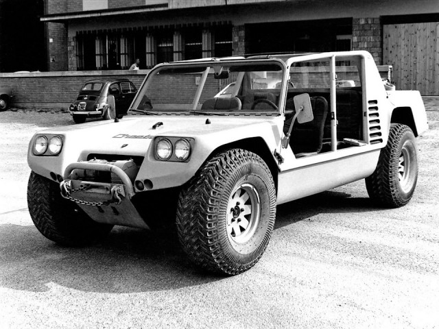 Lamborghini LM002: очень итальянская истори