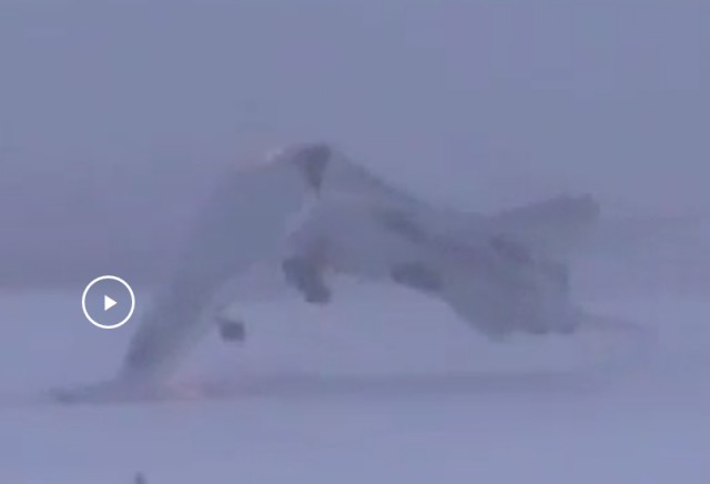 В сети появилось видео катастрофы самолета Ту-22М3 RF-94159 35 красный ВКС РФ в Оленьей (Мурманская область)