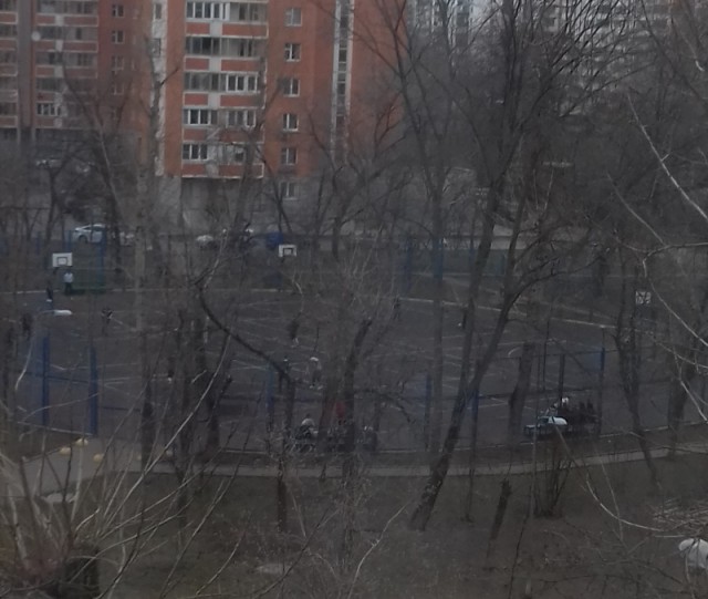 Давайте фото у кого какой вид из окна на оживленные улицы городов в настоящий момент