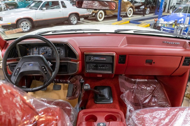 На аукцион выставлен 29-летний Ford Bronco с нулевым пробегом