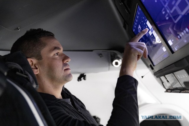 Первый гражданский экипаж SpaceX для полёта на орбиту в скафандрах