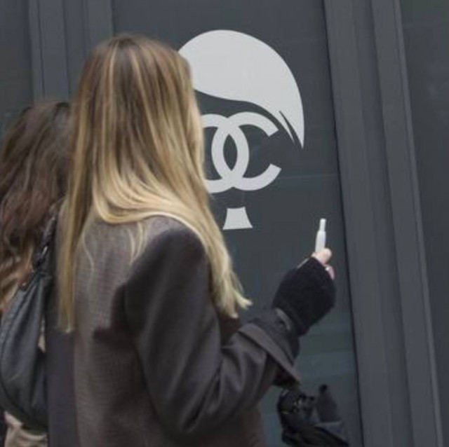 Париж. Граффити. Шанель