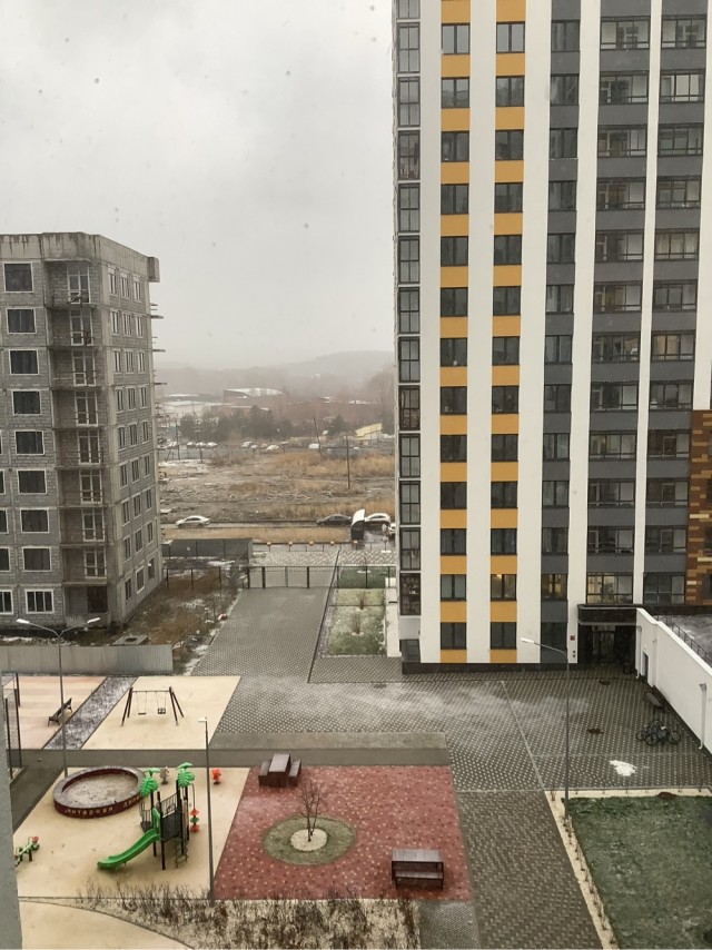 За окном