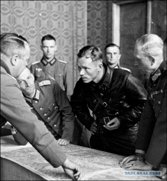 Погиб боец Антонин Тихонов. Во время последнего боя краповый берет был с ним на его груди.