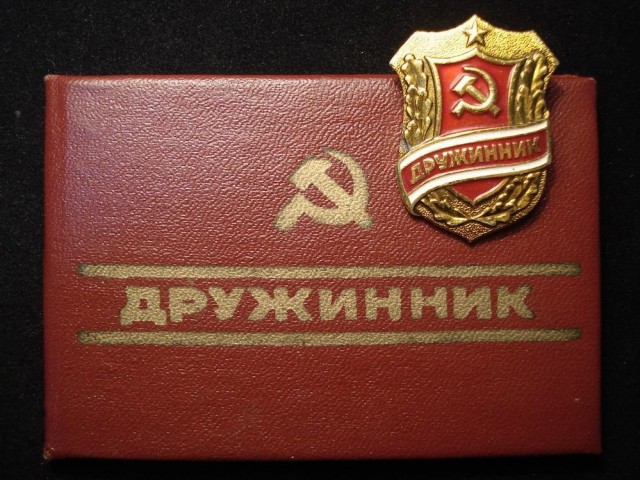 Под Питером в Мурино местные жители объединились в народную дружину против мигрантов.
