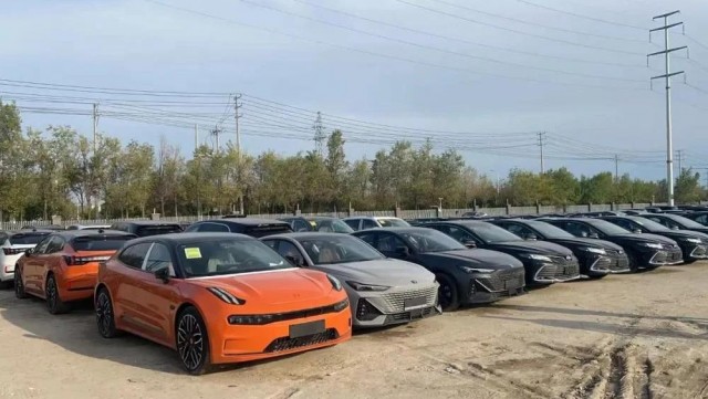 Экспорт подержанных машин с нулевым пробегом ограничат с 1 января 2026 года. Что о новом законе говорят в Китае?