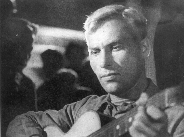 Фото актеров и музыкантов, из которых харизма плещет через край